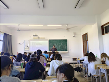 生活化教学点燃课堂:财金系一堂生动的“市场法”评估课